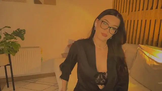 Snapshot of heymollyshy chatting on 10-16-25, 10:27 heymollyshy online show from 10-16-25, 10:27