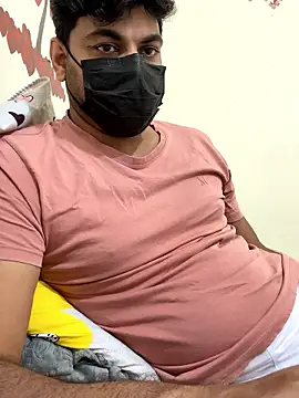 Snapshot of Handsome8677 chatting on 01-14-26, 09:37 Handsome8677 online show from 01-14-26, 09:37