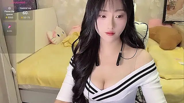 Snapshot of Ximi1 chatting on 10-29-25, 10:00 Ximi1 online show from 10-29-25, 10:00