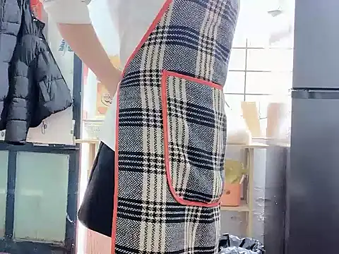 hilovely211 online show from 12-15-25, 02:49