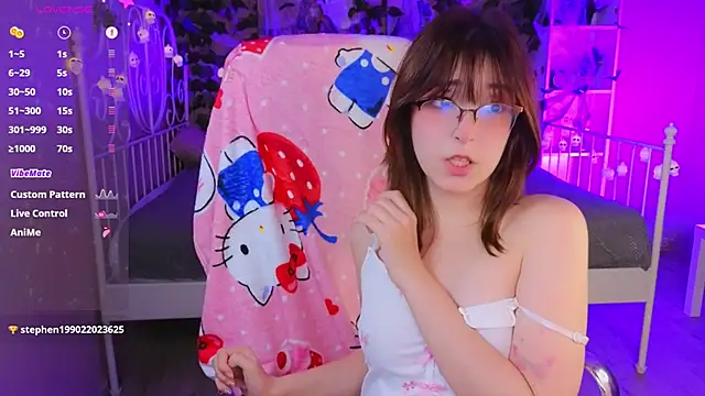 Snapshot of Soffi_Toffi chatting on 10-24-25, 10:28 Soffi Toffi online show from 10-24-25, 10:28