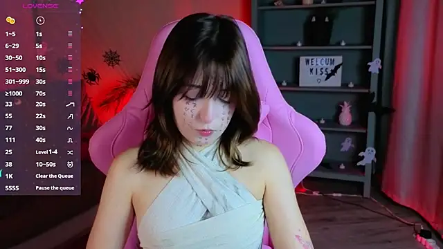 Snapshot of Soffi_Toffi chatting on 10-31-25, 10:38 Soffi Toffi online show from 10-31-25, 10:38