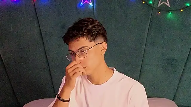 Aaron Eze online show from 12-18-25, 09:54