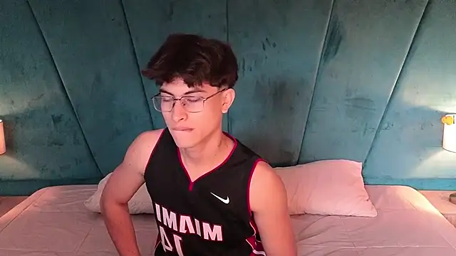 Aaron Eze online show from 02-12-26, 08:37