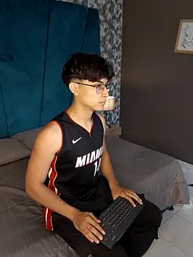 Aaron Eze online show from 03-10-26, 12:32