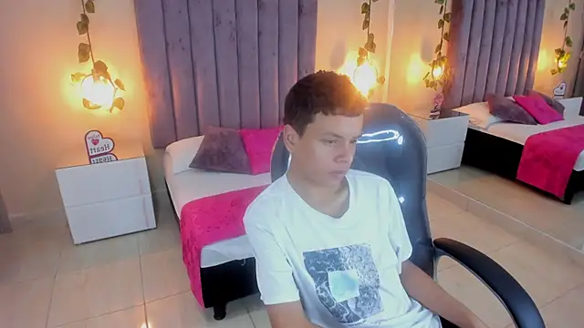 Xavier Fox    online show from 11-12-25, 11:43