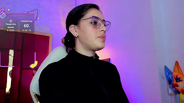 Snapshot of moon_winy chatting on 05-23-26, 11:25 moon winy online show from 05-23-26, 11:25