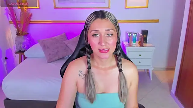 karlyy  online show from 11-04-25, 07:24