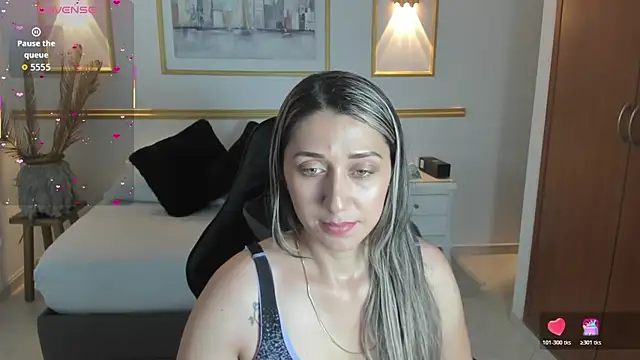 karlyy  online show from 12-01-25, 07:41