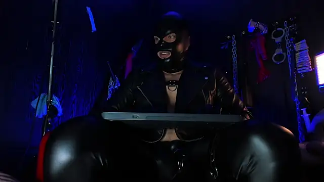 Snapshot of Master_Connor_BDSM chatting on 04-28-26, 02:27 Master Connor BDSM online show from 04-28-26, 02:27