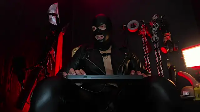Snapshot of Master_Connor_BDSM chatting on 05-24-26, 12:43 Master Connor BDSM online show from 05-24-26, 12:43