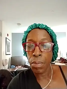 Snapshot of Mshard-61 chatting on 12-17-25, 01:17 Mshard-61 online show from 12-17-25, 01:17