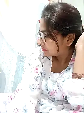 Vanshika1432 online show from 11-06-25, 04:57