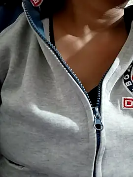 Vanshika1432 online show from 12-03-25, 09:51