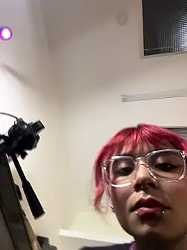 Snapshot of Emma_duff chatting on 06-18-26, 11:58 Emma duff online show from 06-18-26, 11:58