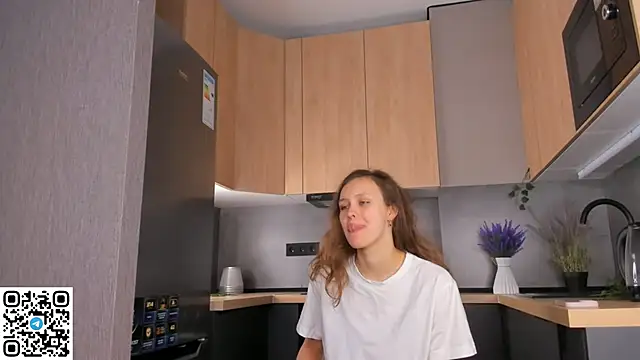 Snapshot of FoxFever chatting on 11-24-25, 07:19 FoxFever online show from 11-24-25, 07:19