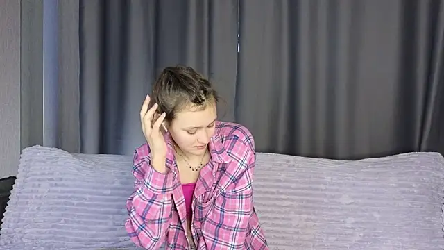 Snapshot of FoxFever chatting on 12-14-25, 06:19 FoxFever online show from 12-14-25, 06:19