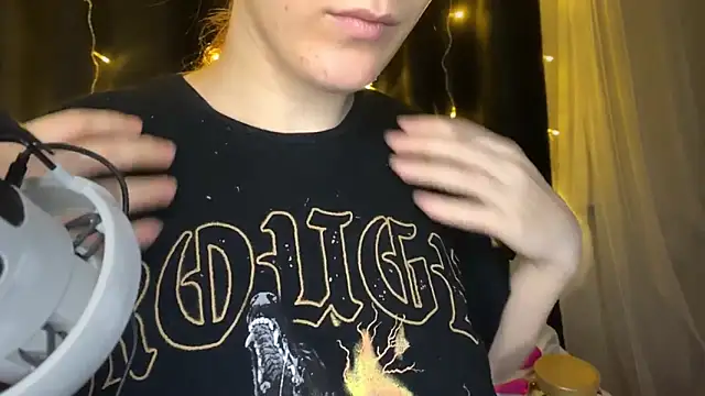 Snapshot of Veksal1a chatting on 11-17-25, 04:29 Veksal1a online show from 11-17-25, 04:29