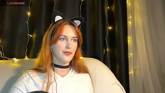 Snapshot of Veksal1a chatting on 11-18-25, 02:39 Veksal1a online show from 11-18-25, 02:39