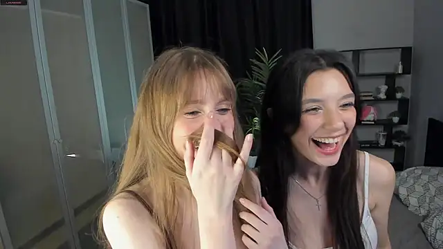 Snapshot of DemetraSadahiro chatting on 11-18-25, 12:20 DemetraSadahiro online show from 11-18-25, 12:20