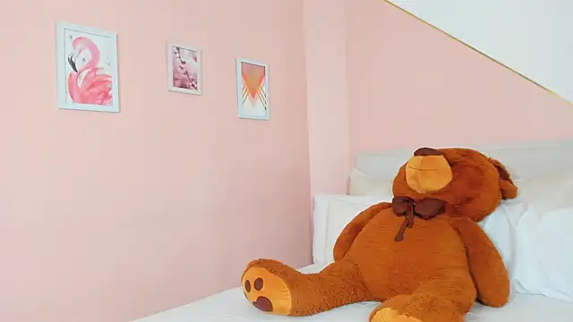 Snapshot of mia_canoo chatting on 11-15-25, 12:23 mia canoo online show from 11-15-25, 12:23