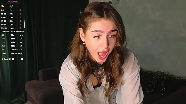 Snapshot of TinyMollys chatting on 10-29-25, 03:36 TinyMollys online show from 10-29-25, 03:36