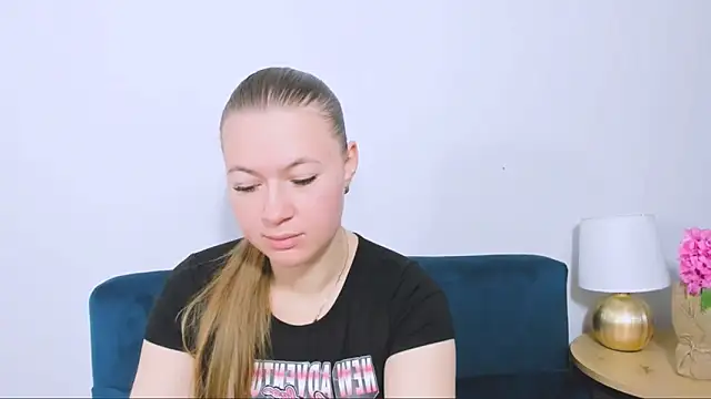 LeaNaughty online show from 11-30-25, 05:11