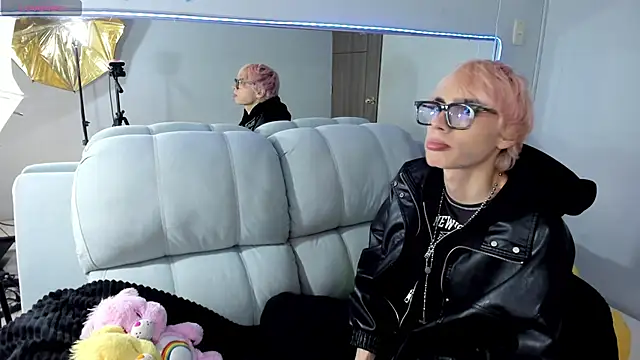 Strawberry Kitty  online show from 10-28-25, 02:09