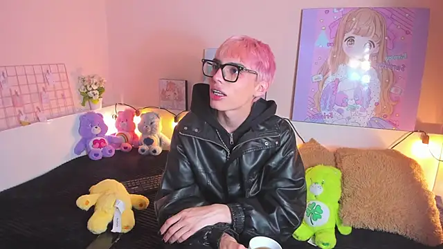 Strawberry Kitty  online show from 11-05-25, 01:44