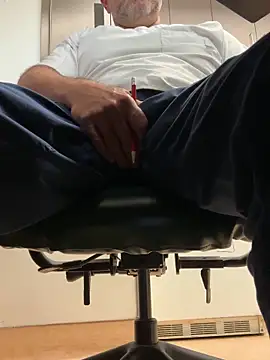 Snapshot of 1totangox chatting on 12-13-25, 07:53 1totangox online show from 12-13-25, 07:53