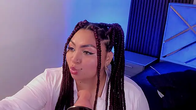 Snapshot of Halleyrosse chatting on 11-21-25, 04:00 Halleyrosse online show from 11-21-25, 04:00