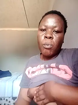 Snapshot of Roronae chatting on 03-18-26, 12:19 Roronae online show from 03-18-26, 12:19