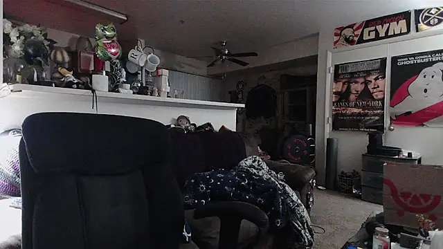 biggerisbetter12 online show from 03-19-26, 06:50