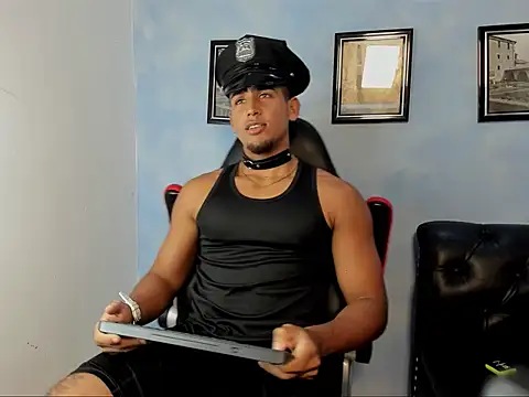 Snapshot of gael_vidal chatting on 10-17-25, 01:53 gael vidal online show from 10-17-25, 01:53