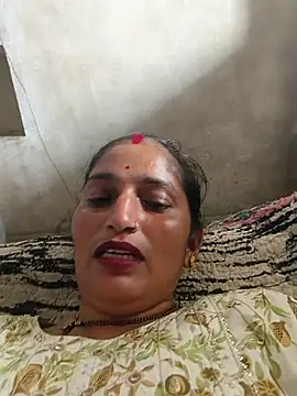 Snapshot of Pooja_shre chatting on 03-12-26, 04:35 Pooja shre online show from 03-12-26, 04:35