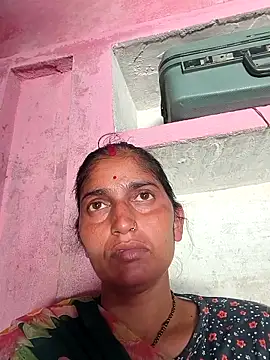 Snapshot of Pooja_shre chatting on 04-24-26, 04:37 Pooja shre online show from 04-24-26, 04:37