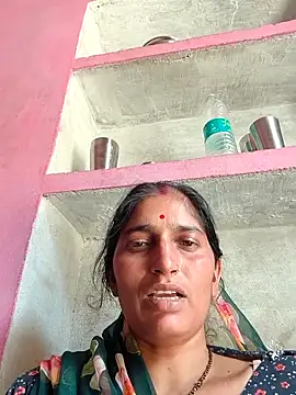 Snapshot of Pooja_shre chatting on 05-12-26, 06:32 Pooja shre online show from 05-12-26, 06:32
