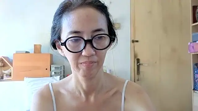 Snapshot of princessD077 chatting on 05-08-26, 03:01 princessD077 online show from 05-08-26, 03:01