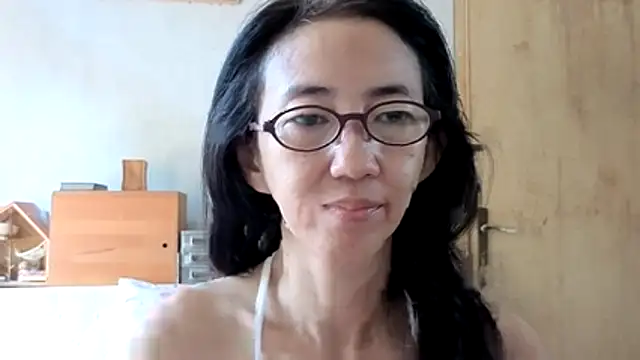 Snapshot of princessD077 chatting on 05-09-26, 02:39 princessD077 online show from 05-09-26, 02:39