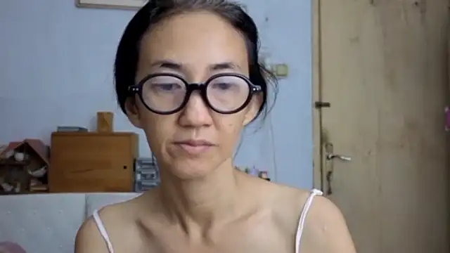 Snapshot of princessD077 chatting on 05-09-26, 04:34 princessD077 online show from 05-09-26, 04:34
