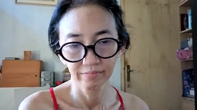 Snapshot of princessD077 chatting on 05-10-26, 08:41 princessD077 online show from 05-10-26, 08:41