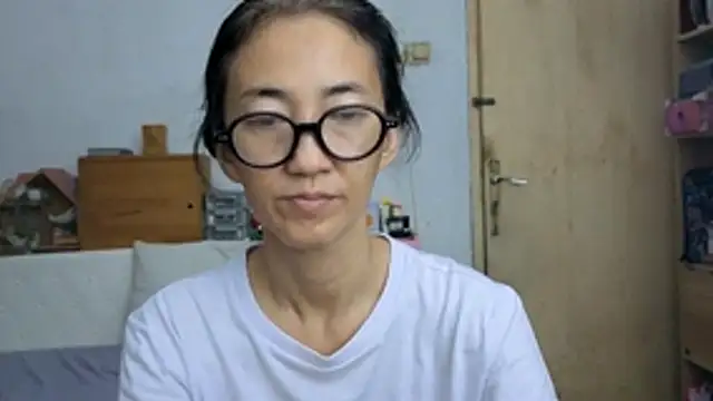 Snapshot of princessD077 chatting on 05-19-26, 04:13 princessD077 online show from 05-19-26, 04:13