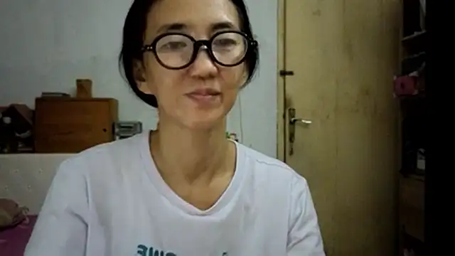 Snapshot of princessD077 chatting on 05-23-26, 04:44 princessD077 online show from 05-23-26, 04:44