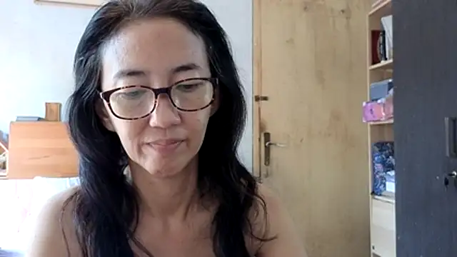 Snapshot of princessD077 chatting on 05-28-26, 03:04 princessD077 online show from 05-28-26, 03:04