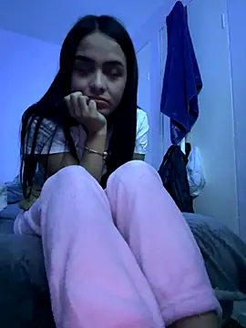 Snapshot of sexywiffeee chatting on 10-25-25, 06:54 sexywiffeee online show from 10-25-25, 06:54