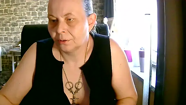 Diamond Bite online show from 10-18-25, 01:34