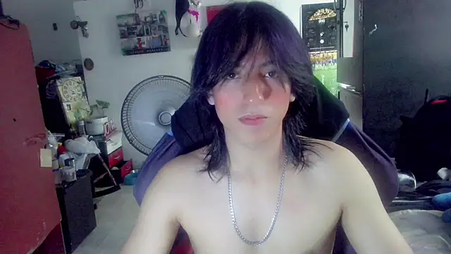 Snapshot of LouisOwOoo chatting on 06-08-26, 04:51 LouisOwOoo online show from 06-08-26, 04:51