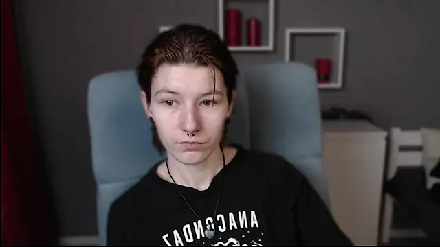 Snapshot of guitarandangell chatting on 12-14-25, 03:17 guitarandangell online show from 12-14-25, 03:17