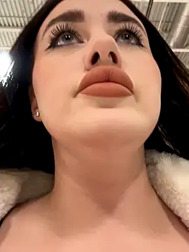 KiraSunshine online show from 10-22-25, 04:02