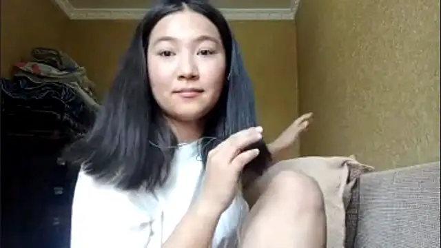 Snapshot of LinneaHyles chatting on 10-27-25, 06:06 LinneaHyles online show from 10-27-25, 06:06